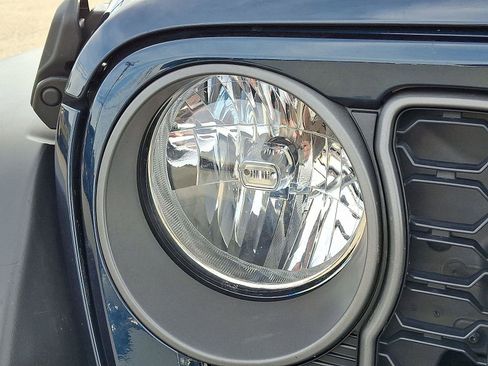 Used 2025 Jeep Wrangler Sport S image 17