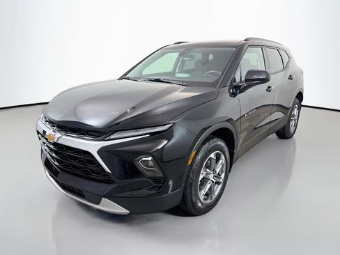 Used 2024 Chevrolet Blazer LT w/ Convenience Package FWD image 3