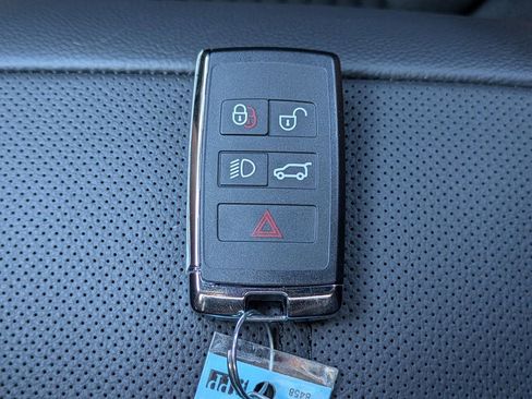 New 2026 Land Rover Range Rover Velar Dynamic SE AWD/4WD image 32