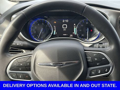 Used 2022 Chrysler Pacifica Touring-L FWD image 12