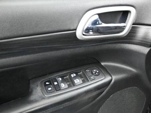 Used 2022 Jeep Grand Cherokee Laredo E AWD/4WD image 18