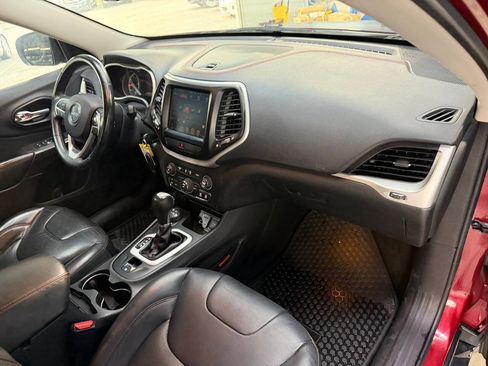 Used 2016 Jeep Cherokee Trailhawk w/ Leather Interior Group AWD/4WD image 21