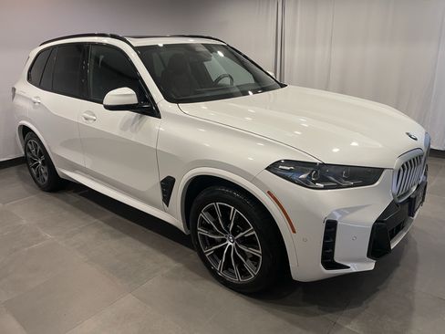 Certified 2024 BMW X5 xDrive40i w/ M Sport Package AWD/4WD image 3