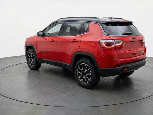 Used 2025 Jeep Compass Trailhawk w/ Trailer Tow Group AWD/4WD image 6