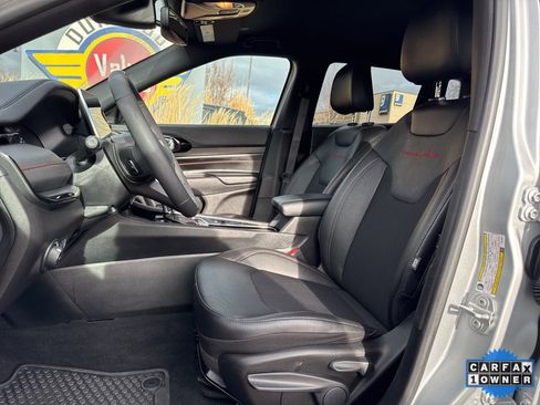 Used 2025 Jeep Compass Trailhawk image 2