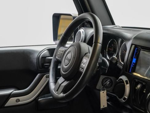 Used 2015 Jeep Wrangler Rubicon w/ Power Convenience Group AWD/4WD image 20