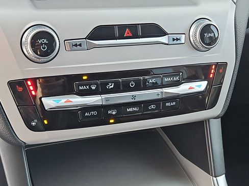 Used 2023 Ford Explorer XLT w/ Equipment Group 202A image 27