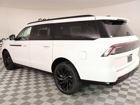 New 2026 Lincoln Navigator L Reserve AWD/4WD image 24
