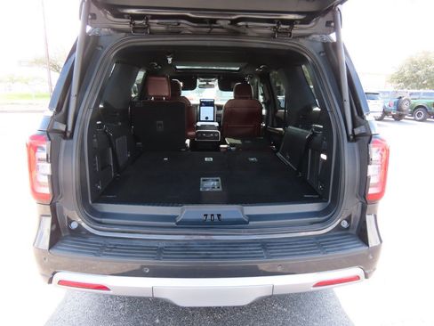 Used 2023 Ford Expedition Limited image 14