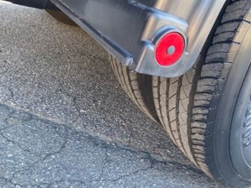 Used 2024 Isuzu NPR image 31