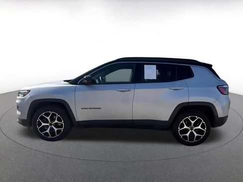 Used 2025 Jeep Compass Limited AWD/4WD image 9