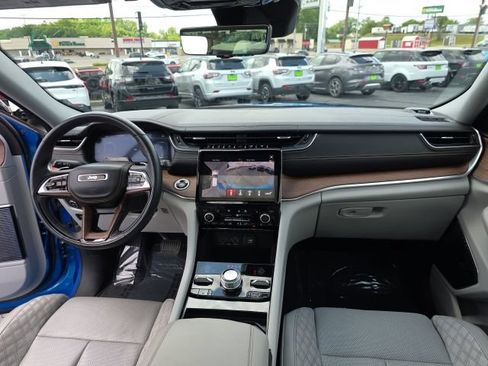 Used 2023 Jeep Grand Cherokee L Summit w/ Advanced Protech Group IV AWD/4WD image 57