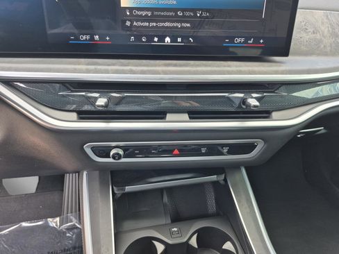 Used 2025 BMW X5 xDrive50e AWD/4WD image 30