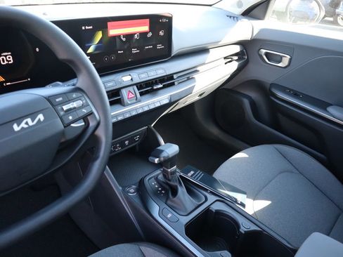 New 2025 Kia K4 LXS image 26