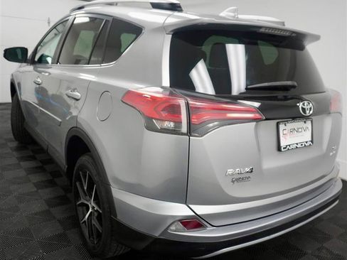 Used 2017 Toyota RAV4 SE image 6