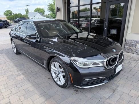Used 2017 BMW 750i xDrive AWD/4WD image 3