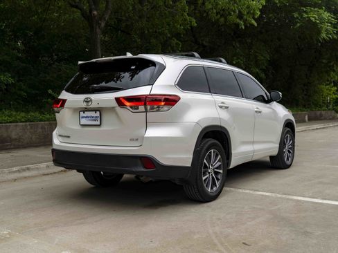 Used 2018 Toyota Highlander XLE FWD image 9