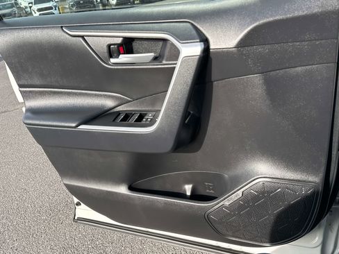 Used 2025 Toyota RAV4 XLE image 12