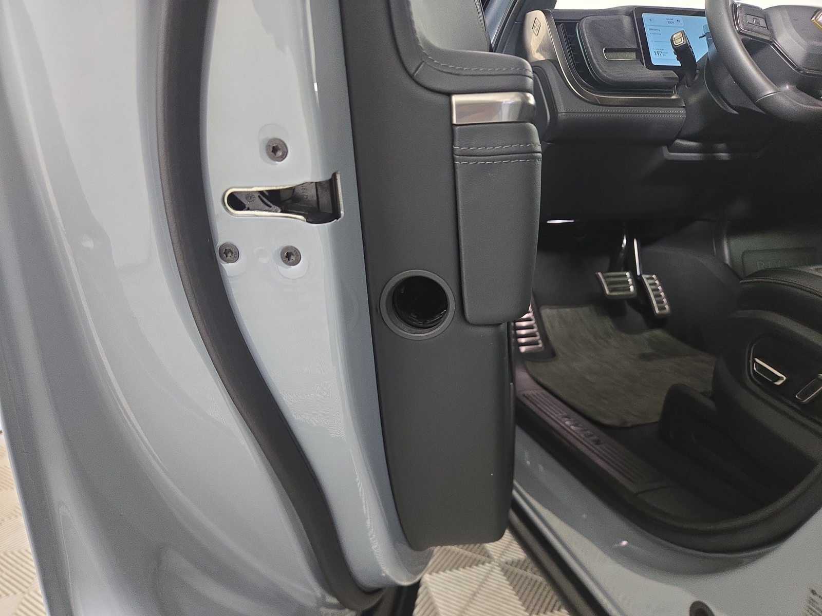 Used 2024 Rivian R1S Adventure Quad AWD/4WD image 32