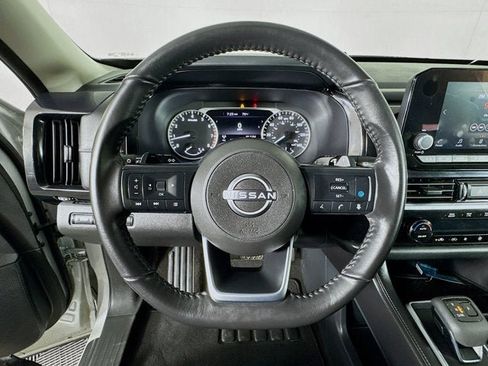 Certified 2024 Nissan Pathfinder SV image 10