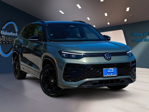 New 2026 Volkswagen Tiguan SE R-Line FWD image 3