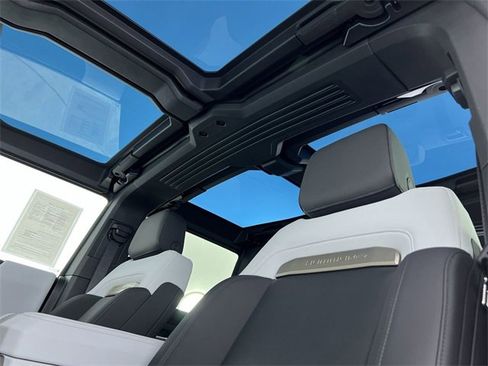 Used 2024 GMC Hummer EV 2X w/ Extreme Off-Road Package image 19