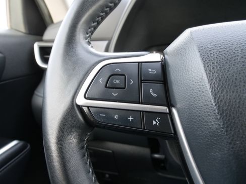 Used 2023 Toyota Highlander FWD image 23