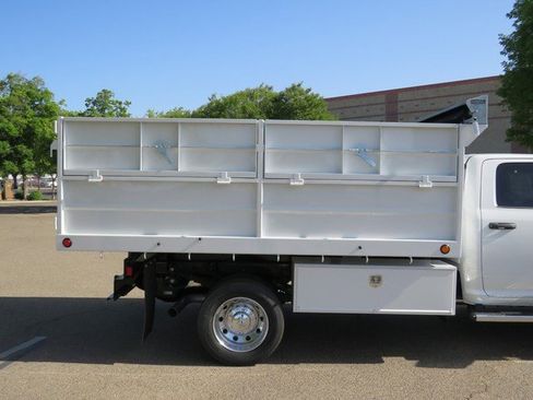 New 2023 RAM 5500 Tradesman w/ Chrome Appearance Group image 16