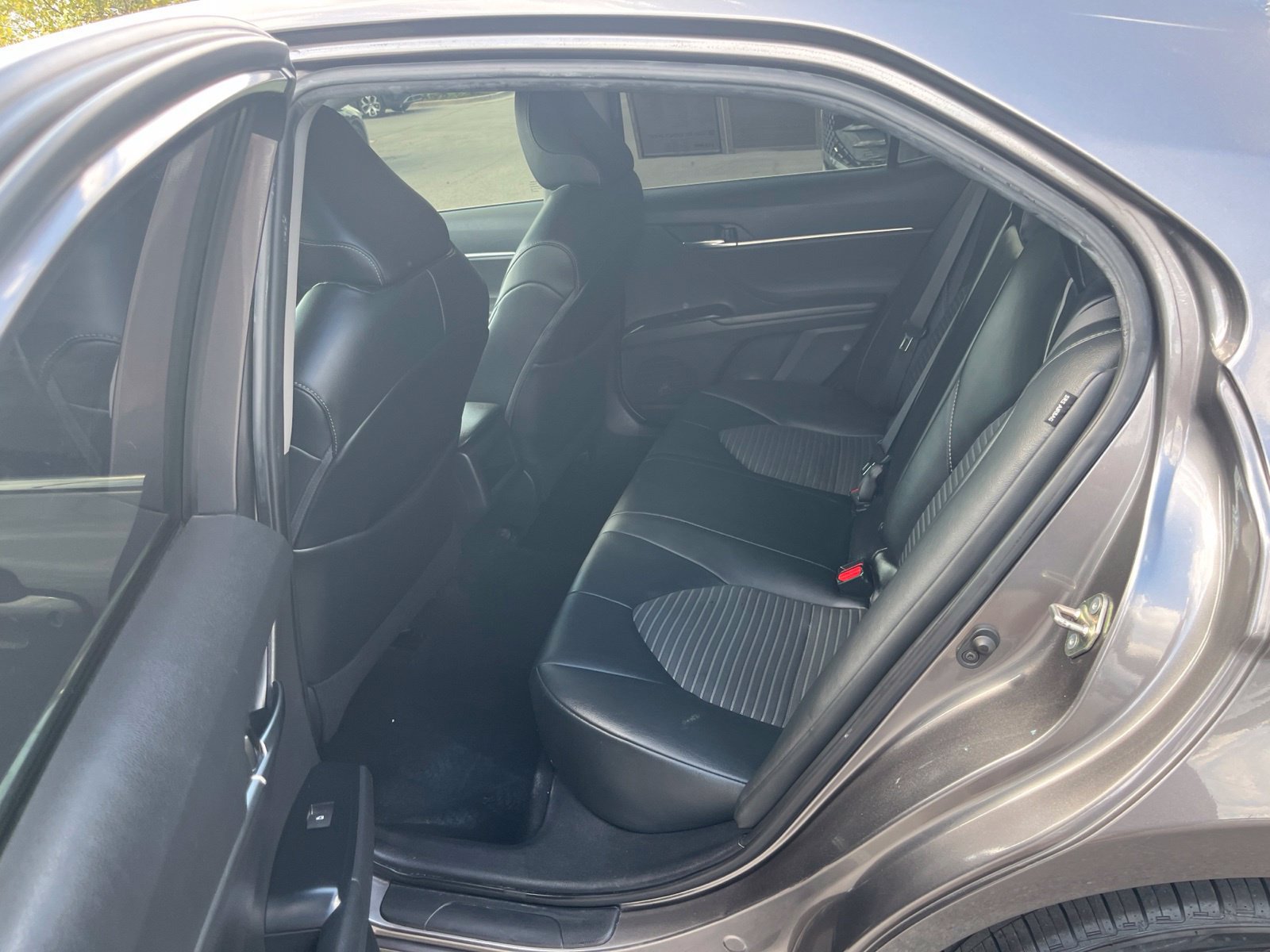 Used 2020 Toyota Camry SE FWD image 29