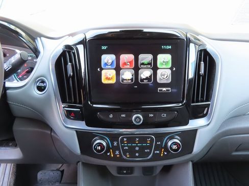 Used 2018 Chevrolet Traverse LT image 19