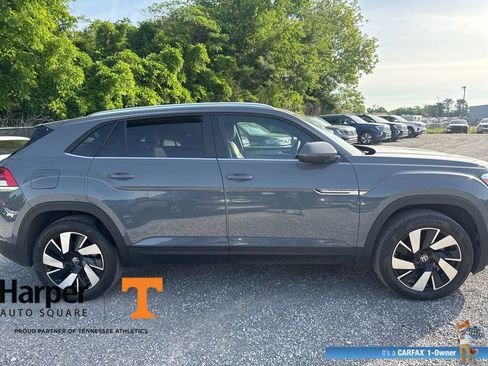 Used 2025 Volkswagen Atlas Cross Sport SE w/ Panoramic Sunroof Package FWD image 6