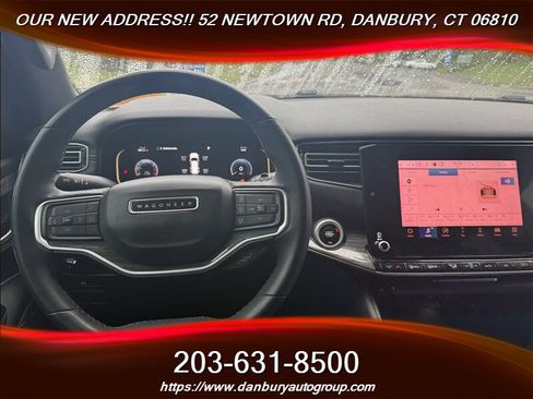 Used 2022 Jeep Wagoneer Series II AWD/4WD image 11