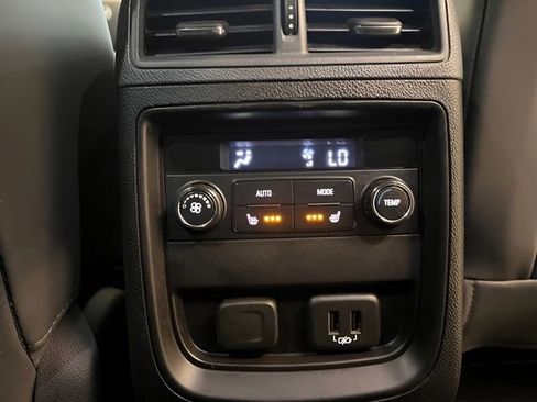 Used 2019 Buick Envision Essence FWD image 13