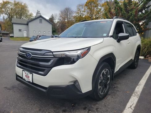 Certified 2025 Subaru Forester Premium image 8