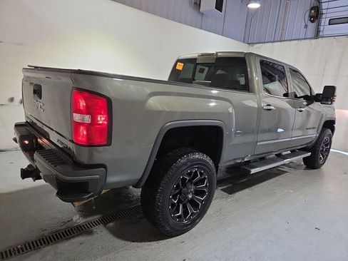 Used 2017 GMC Sierra 2500 Denali w/ Suspension Package, Off-Road AWD/4WD image 6
