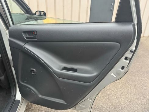 Used 2004 Pontiac Vibe w/ Moon And Tunes Value Package image 19