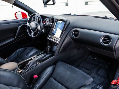 Used 2014 Nissan GT-R Premium image 20