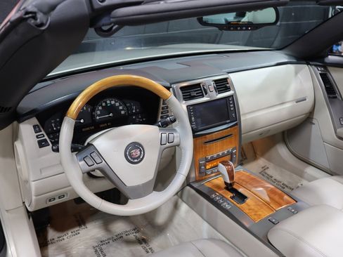 Used 2006 Cadillac XLR 2dr Convertible image 36