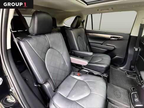 Certified 2025 Toyota Highlander Platinum AWD/4WD image 20
