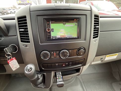 Used 2014 Mercedes-Benz Sprinter 2500 image 23