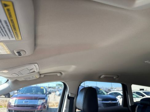 Used 2017 Ford Escape Titanium FWD image 17