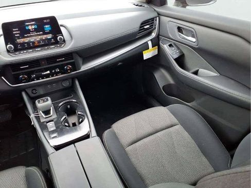 Certified 2026 Nissan Rogue SV FWD image 11