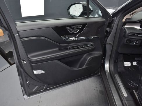 New 2025 Lincoln Corsair Reserve image 9