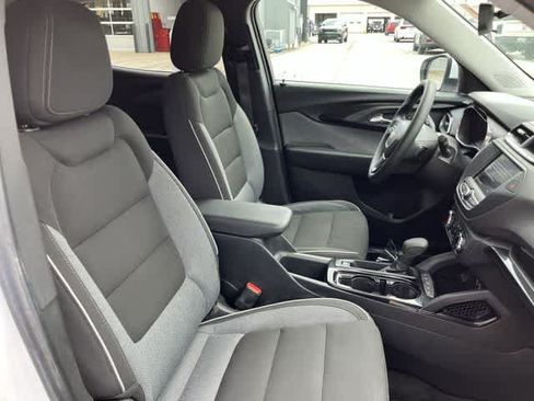 Used 2022 Chevrolet TrailBlazer LT w/ Confidence II Package FWD image 18