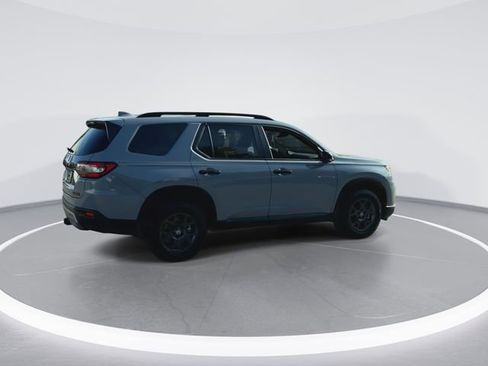 Used 2025 Honda Pilot TrailSport image 9