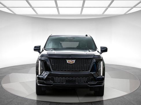 Used 2025 Cadillac Escalade V image 6
