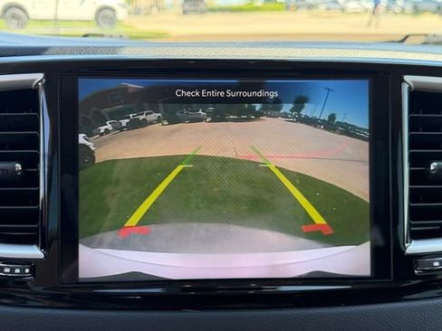 Used 2021 Chrysler Pacifica Touring-L FWD image 17