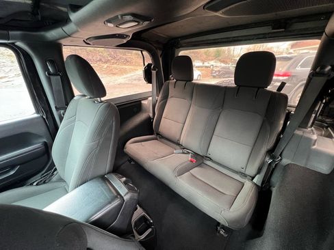 Used 2018 Jeep Wrangler Sport image 18