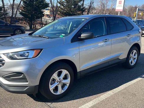 Used 2022 Ford Edge SE image 3