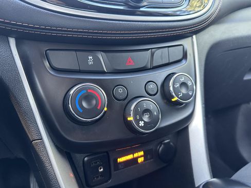 Used 2020 Chevrolet Trax LS w/ Tint and Cruise Package FWD image 22